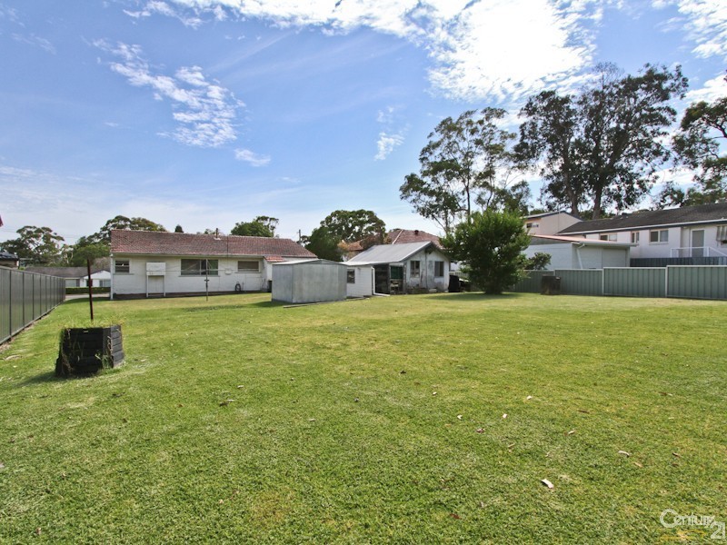 24 Lurnea Crescent, Valentine NSW 2280