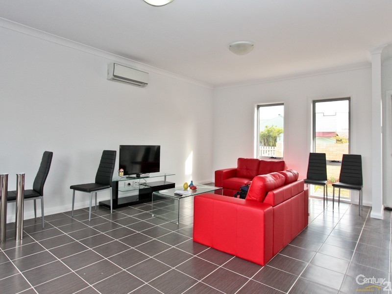 2/10 Steel Street, Jesmond NSW 2299