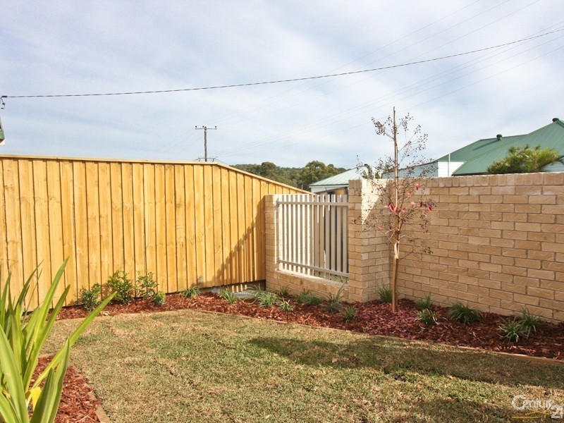 2/10 Steel Street, Jesmond NSW 2299