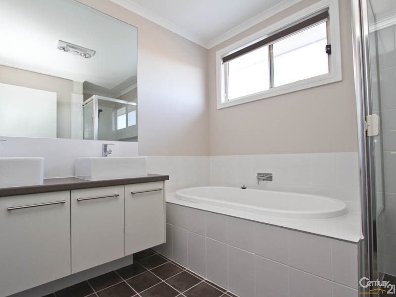 24 Makoro St, Fletcher NSW 2287