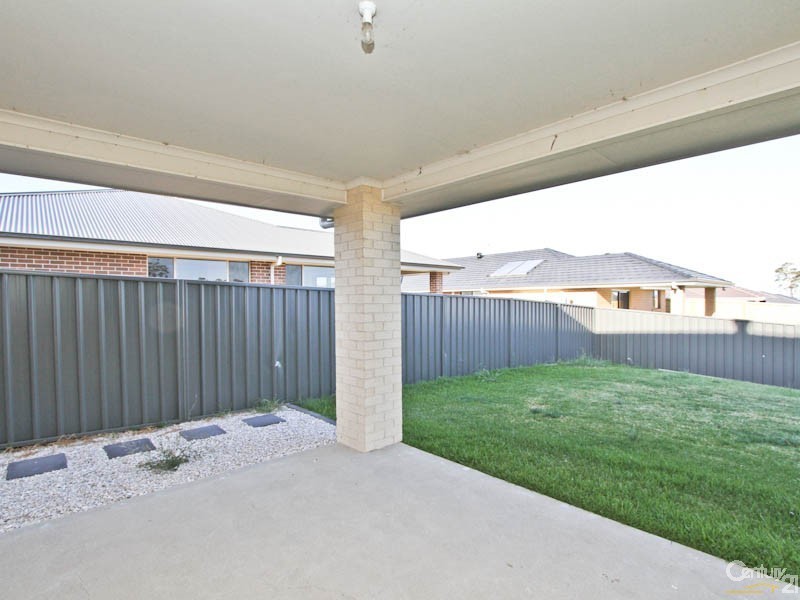 24 Makoro St, Fletcher NSW 2287
