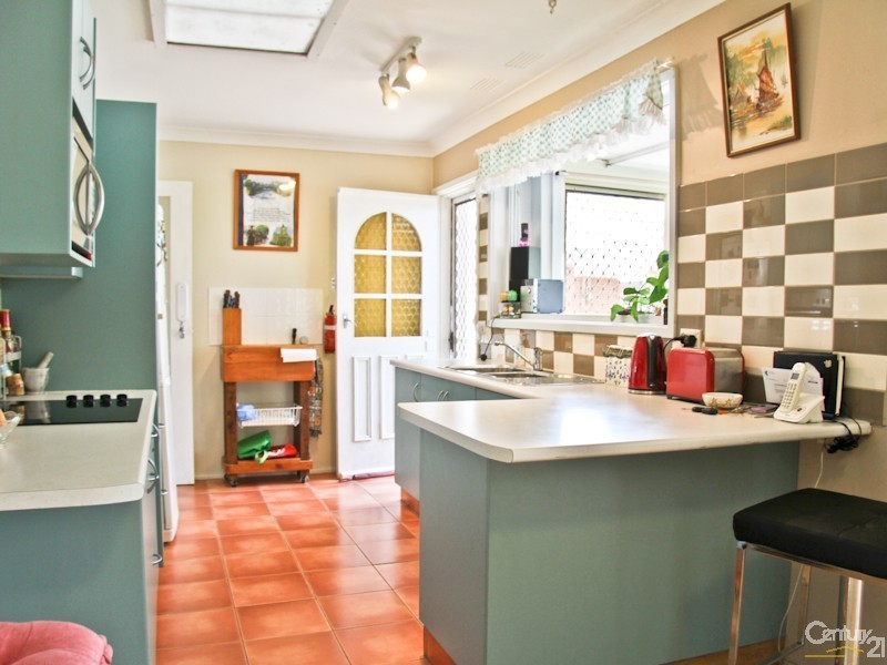 5 Robertson Road, Valentine NSW 2280