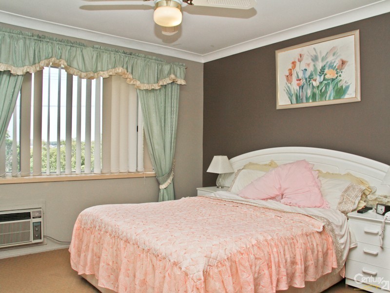 5 Robertson Road, Valentine NSW 2280