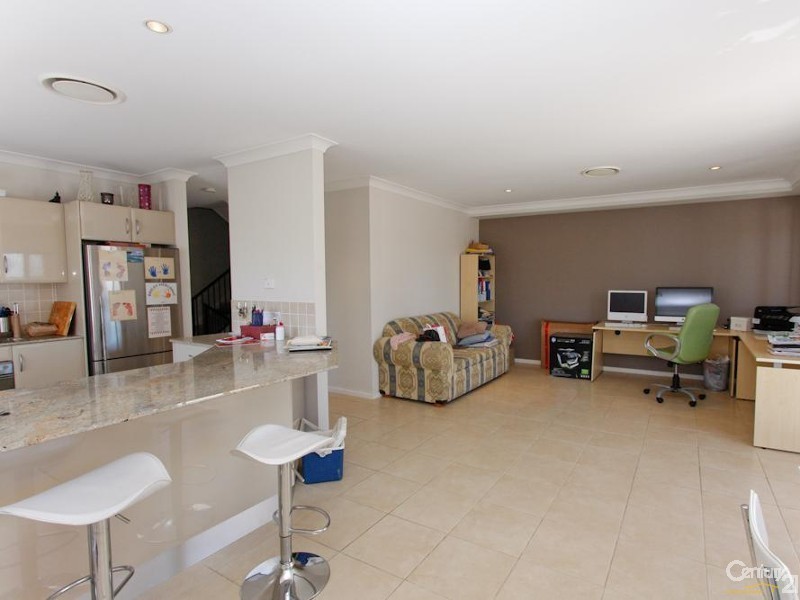 3/4 Berringar Road, Valentine NSW 2280