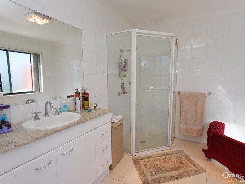 3/4 Berringar Road, Valentine NSW 2280