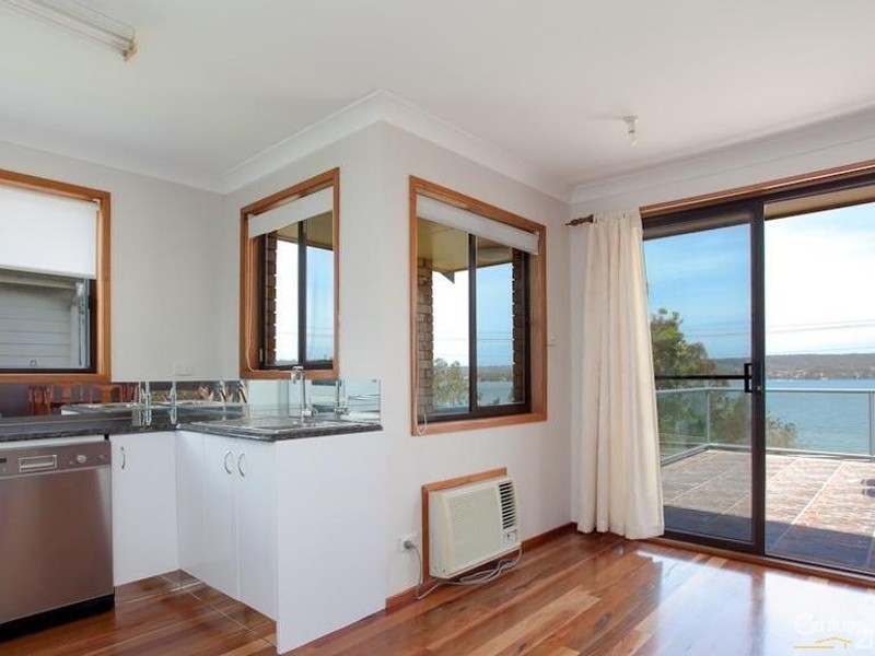 2/348 The Esplanade, Speers Point NSW 2284