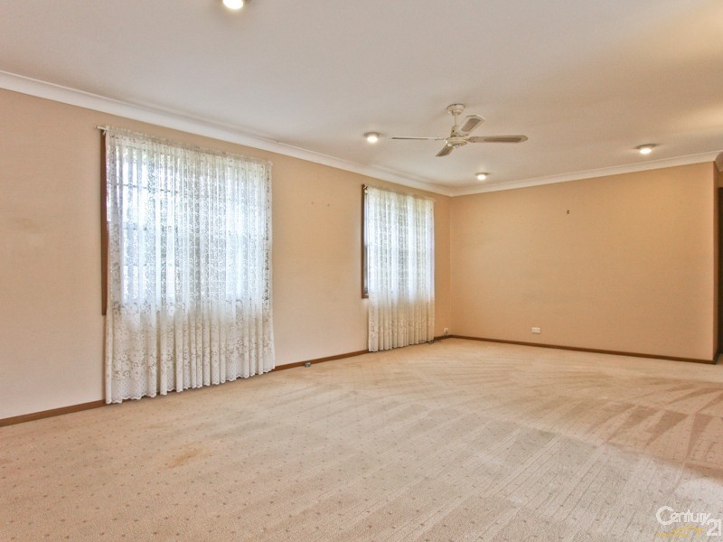 12 Seaview Close, Eleebana NSW 2282