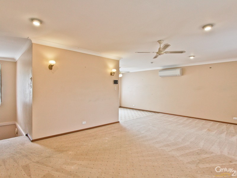 12 Seaview Close, Eleebana NSW 2282