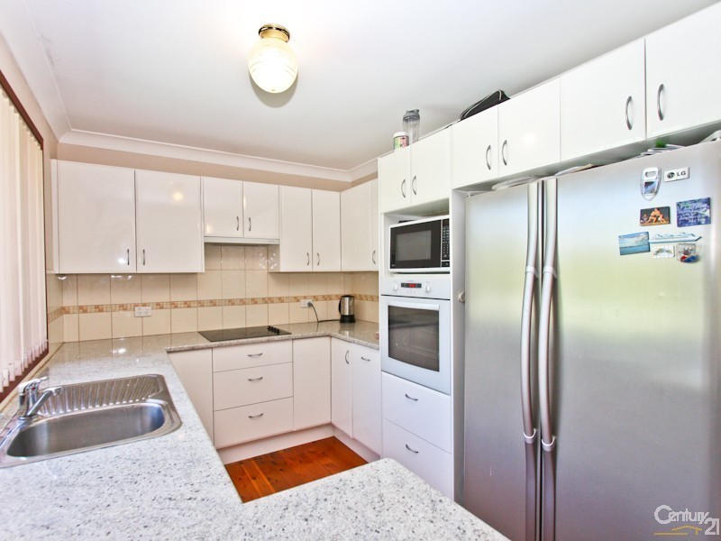 5 Calverton Cr, Belmont North NSW 2280