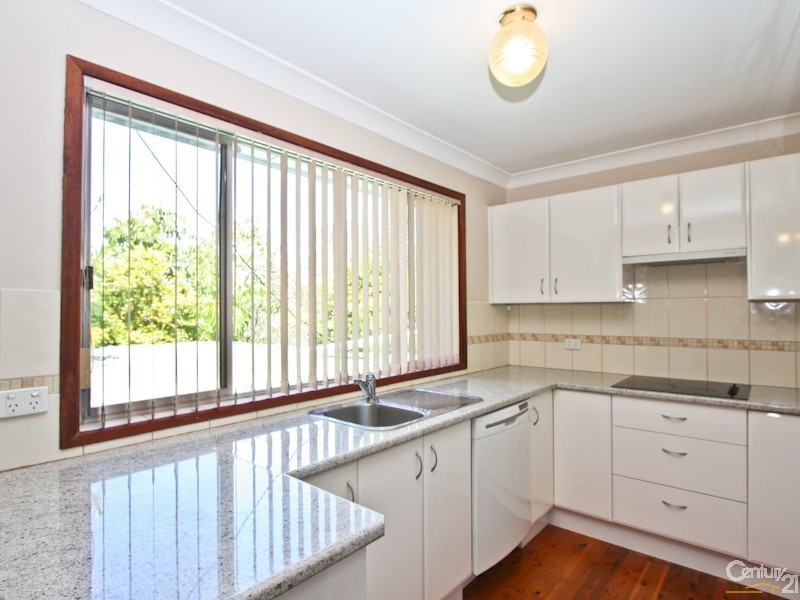 5 Calverton Cr, Belmont North NSW 2280