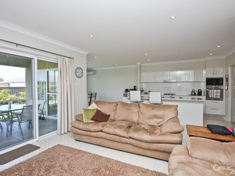 22 John Darling Avenue, Belmont North NSW 2280