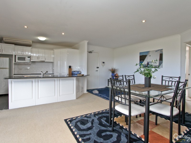 2/21 Driftwood Close, Caves Beach NSW 2281