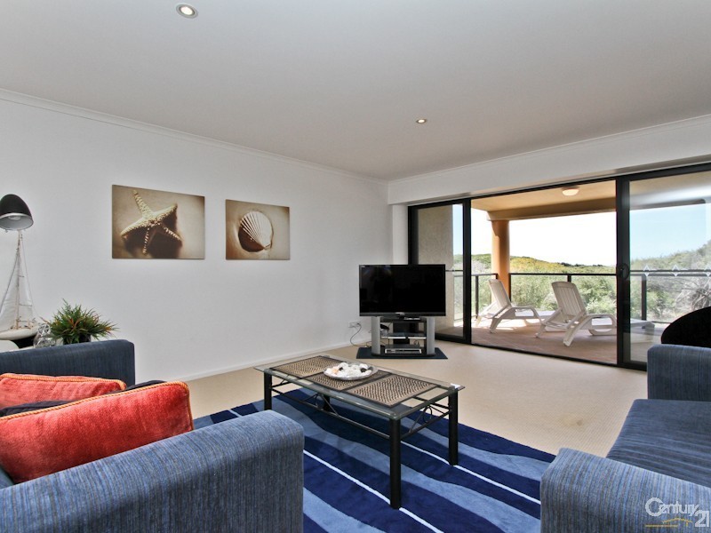 2/21 Driftwood Close, Caves Beach NSW 2281