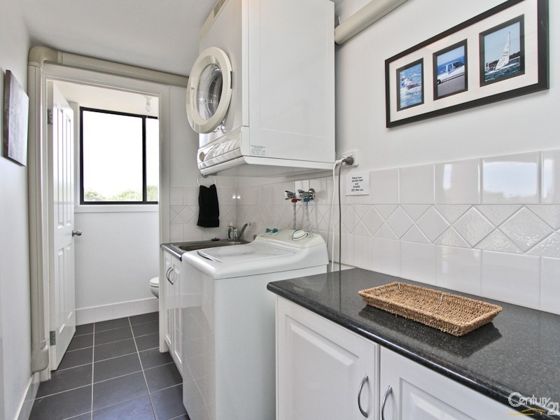 2/21 Driftwood Close, Caves Beach NSW 2281