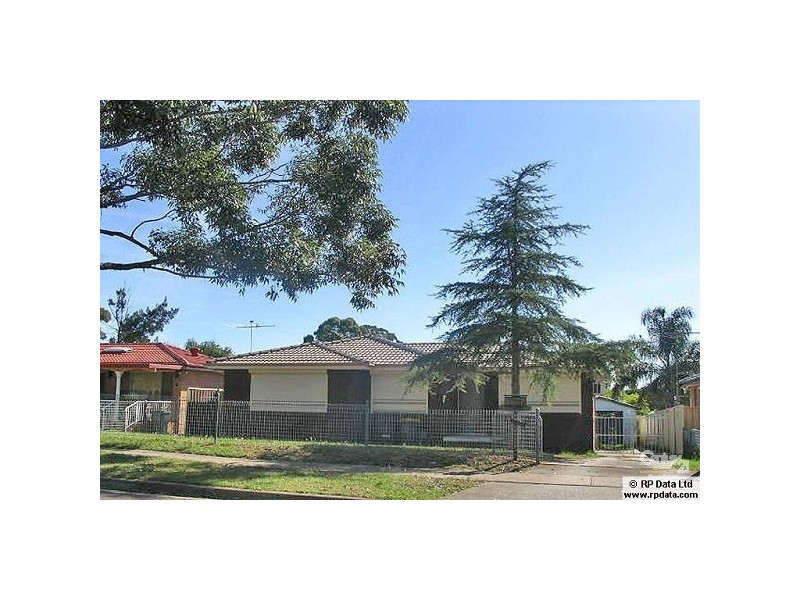 15 Medlow Dr, Quakers Hill NSW 2763
