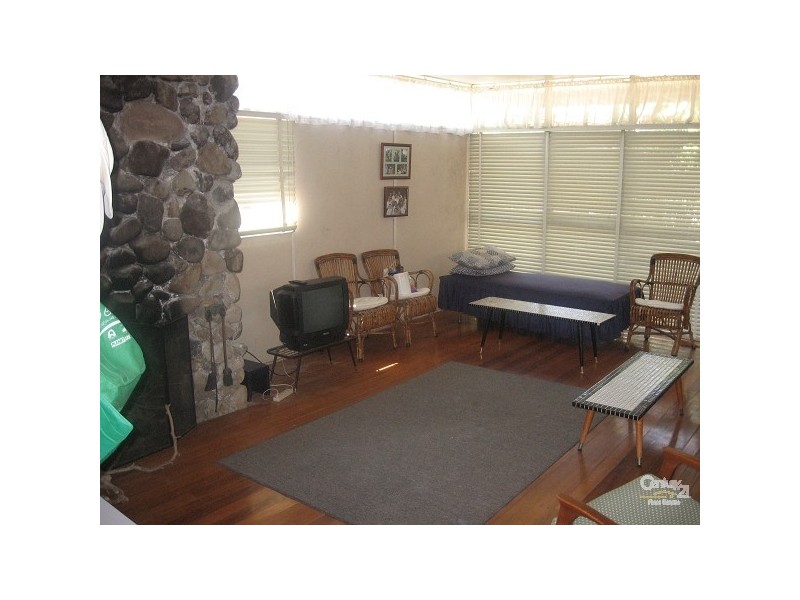 37 Nobby Pde, Miami QLD 4220