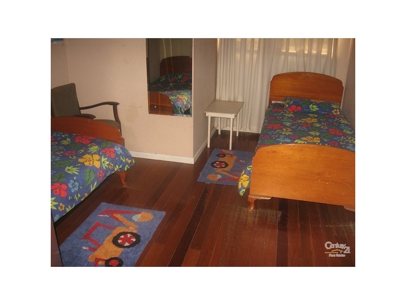 37 Nobby Pde, Miami QLD 4220