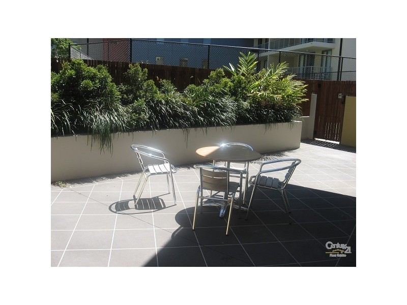 2010/1 Ocean St, Burleigh Heads QLD 4220