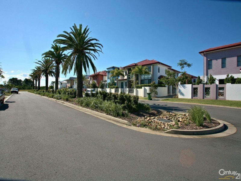 Hope Island QLD 4212