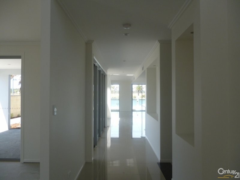 Hope Island QLD 4212