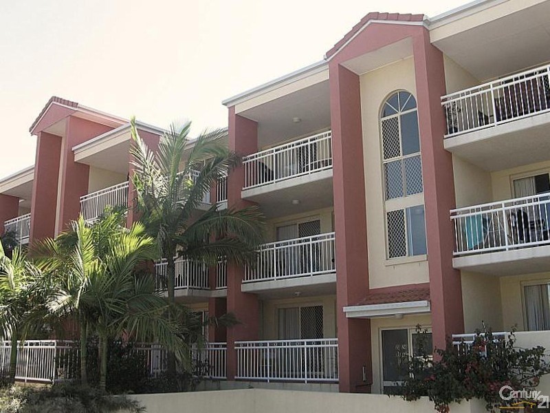 2 2105 Gold Coast Highway, Miami QLD 4220
