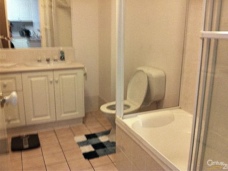 2 2105 Gold Coast Highway, Miami QLD 4220