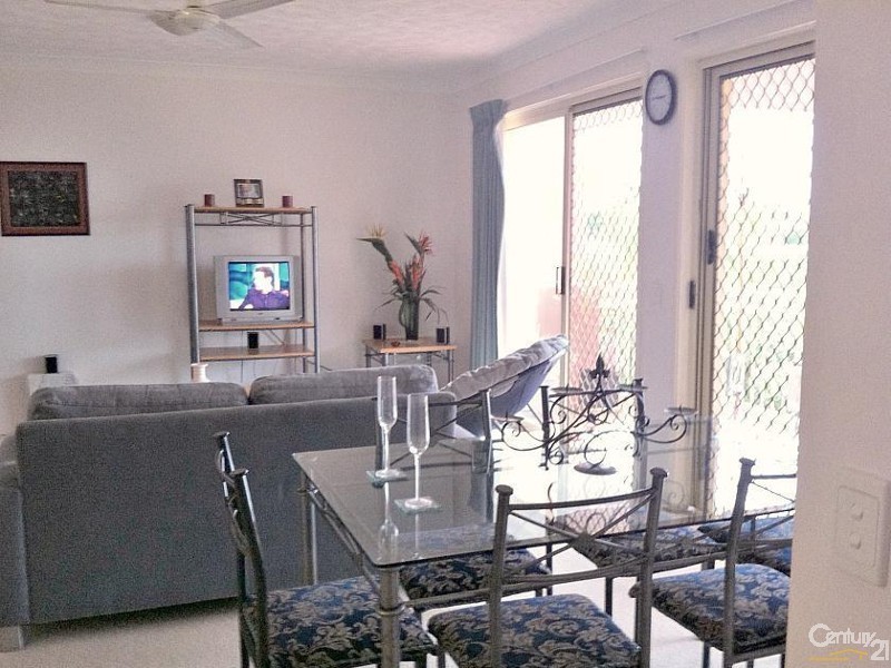 2 2105 Gold Coast Highway, Miami QLD 4220