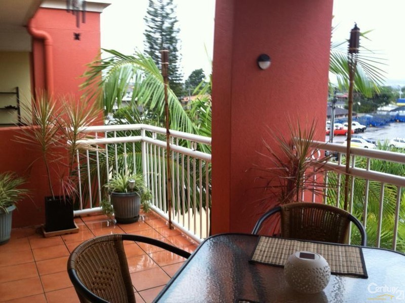 2 2105 Gold Coast Highway, Miami QLD 4220