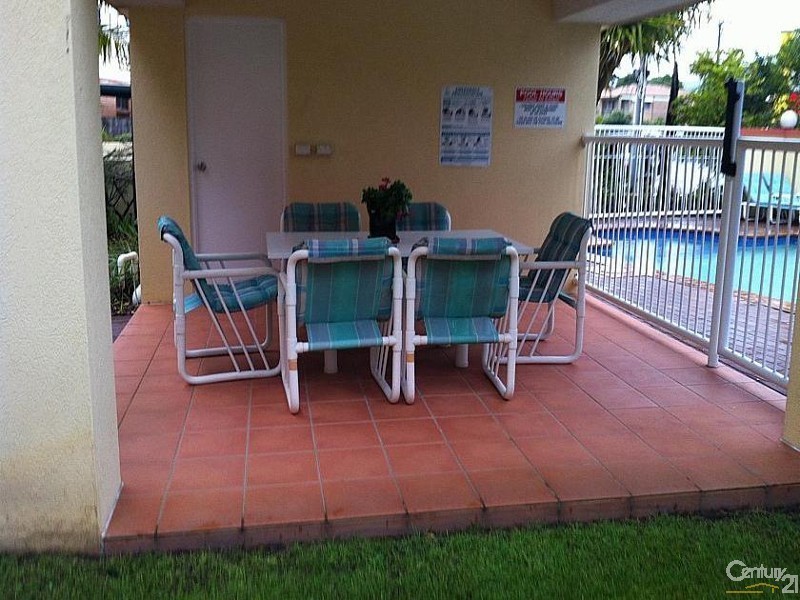 2 2105 Gold Coast Highway, Miami QLD 4220