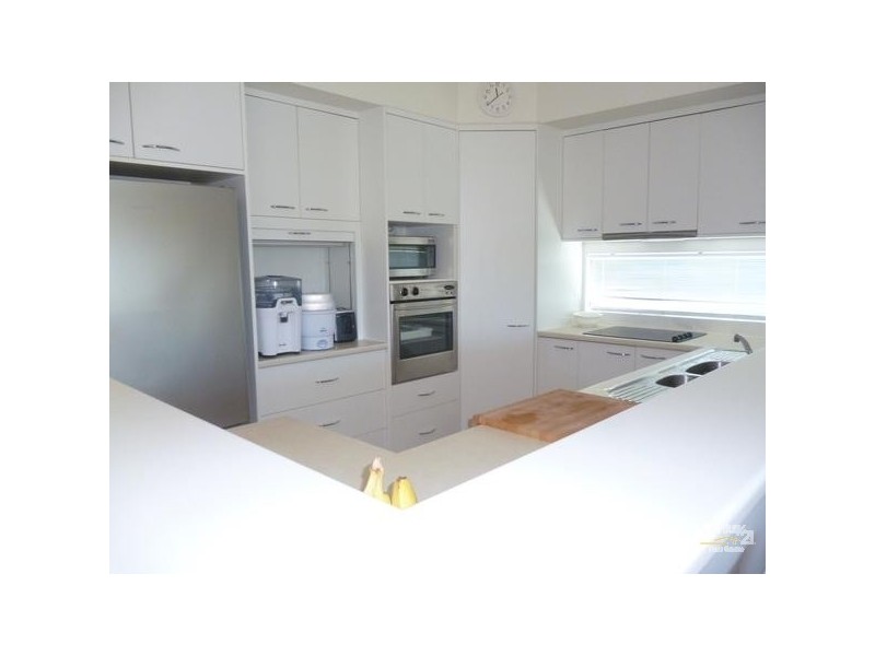 15 Tiarnna Ave, Burleigh Heads QLD 4220