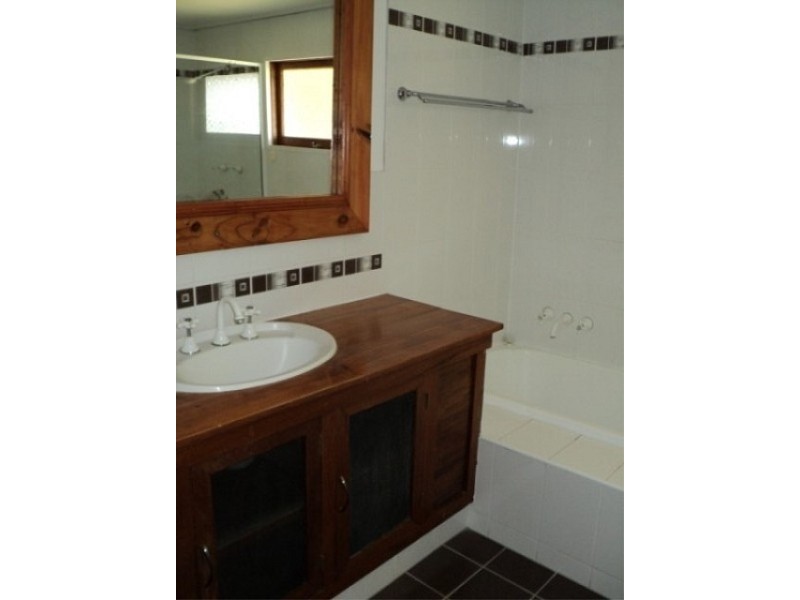 9 Slater Street QUEENTON, Charters Towers QLD 4820