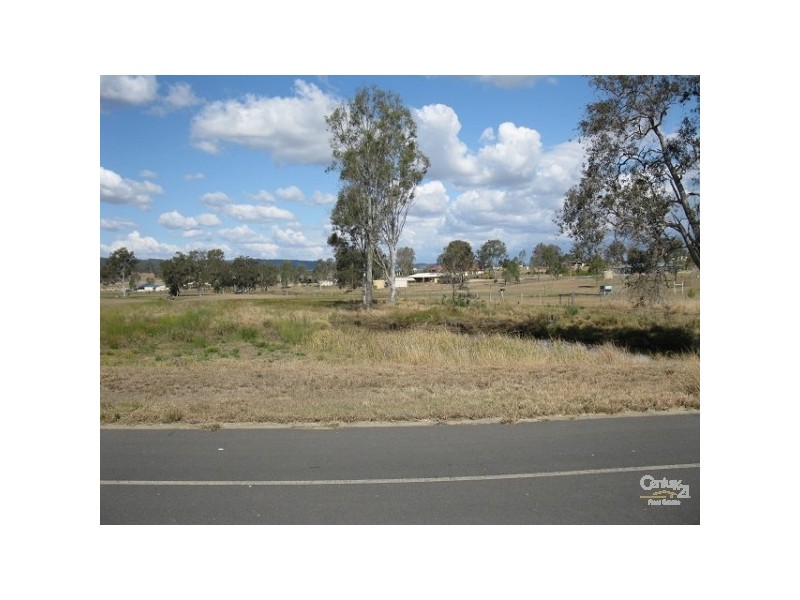 4 Harwood St, Kensington Grove QLD 4341