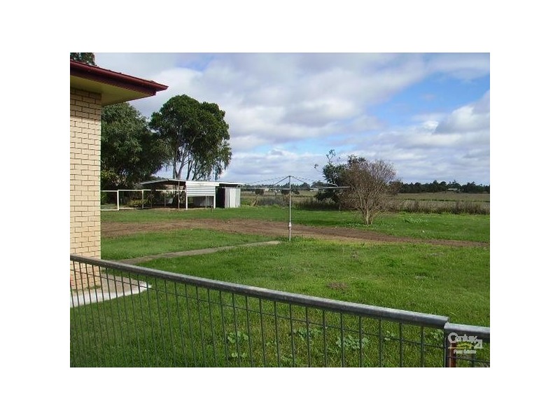 35 Daniel Street, Lowood QLD 4311