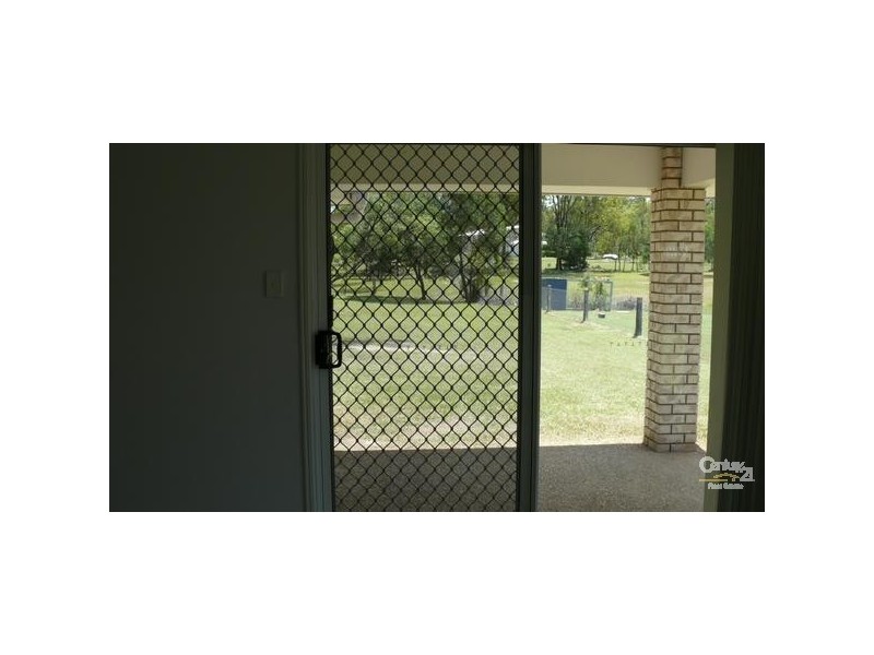 8 Heron Close, Lowood QLD 4311