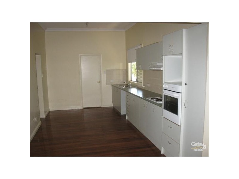 24 Daniel Street, Lowood QLD 4311