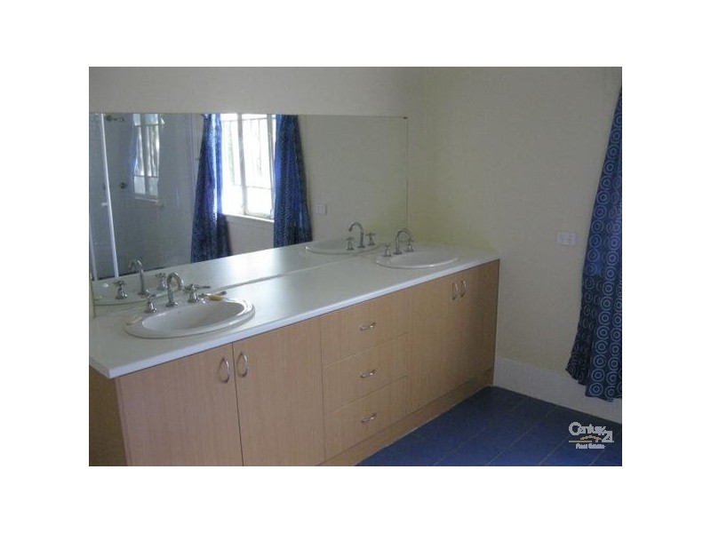 24 Daniel Street, Lowood QLD 4311