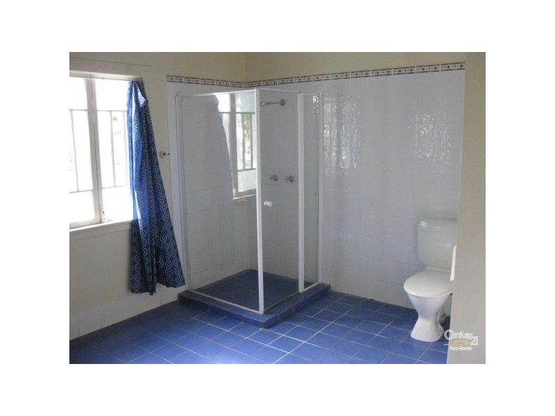 24 Daniel Street, Lowood QLD 4311