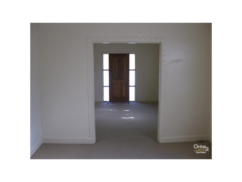 24 Daniel Street, Lowood QLD 4311