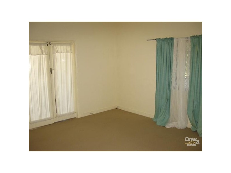 24 Daniel Street, Lowood QLD 4311