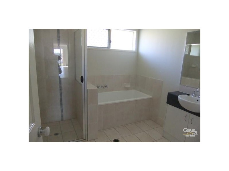 4 Mallard Street, Lowood QLD 4311