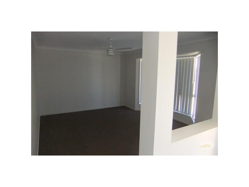 10 McInnes Street, Lowood QLD 4311