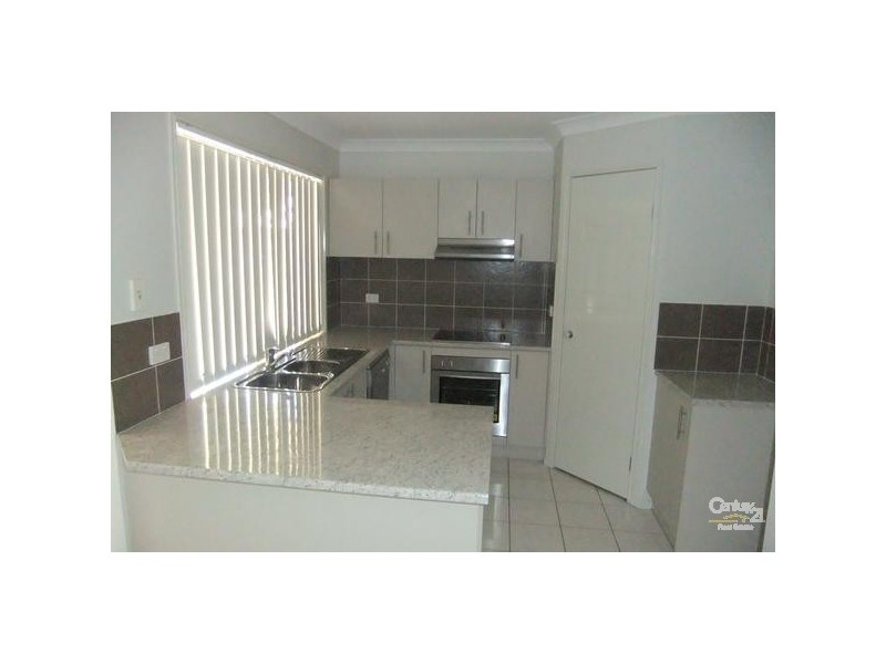 10 McInnes Street, Lowood QLD 4311