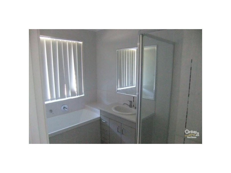 10 McInnes Street, Lowood QLD 4311