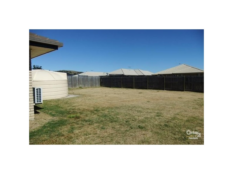 10 McInnes Street, Lowood QLD 4311