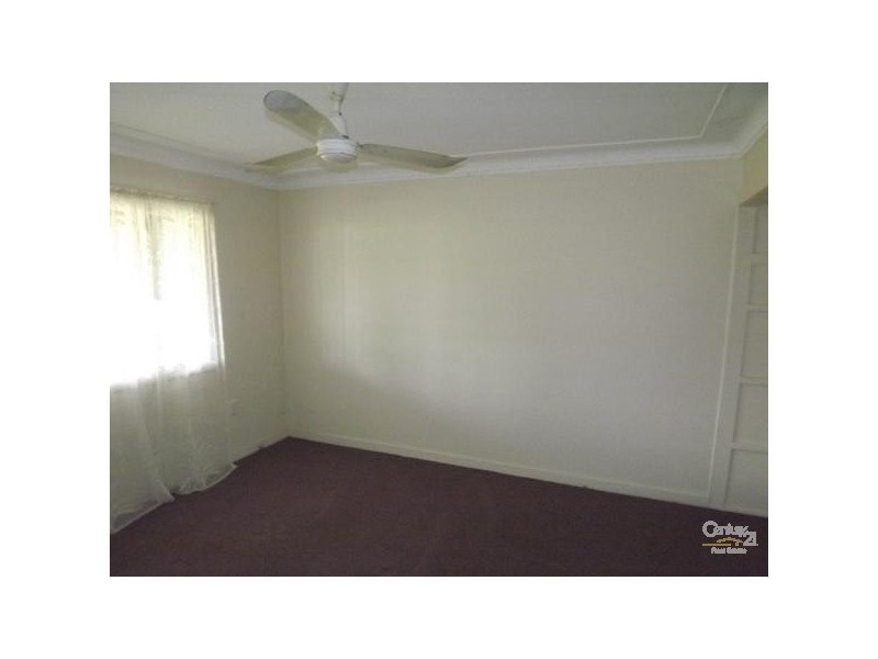 1/2 Daniel Street, Lowood QLD 4311