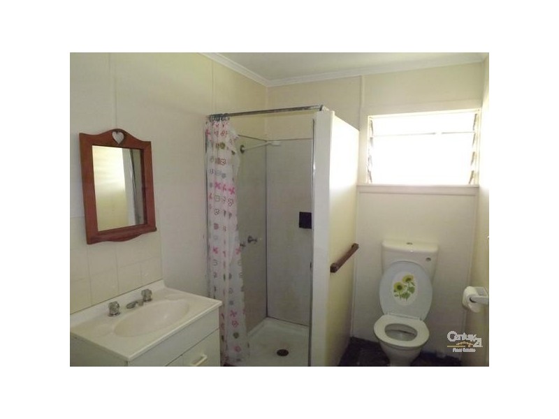 1/2 Daniel Street, Lowood QLD 4311