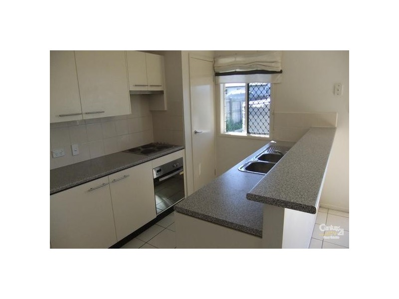 8 Varley Court, Lowood QLD 4311