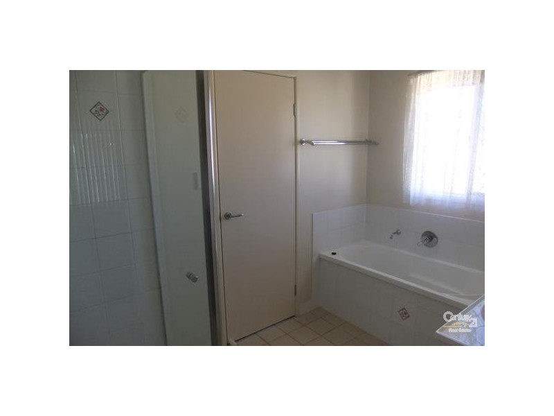 8 Varley Court, Lowood QLD 4311