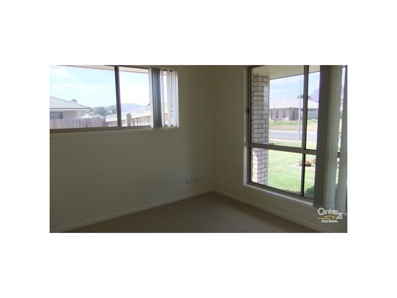 8 Williams Street, Lowood QLD 4311