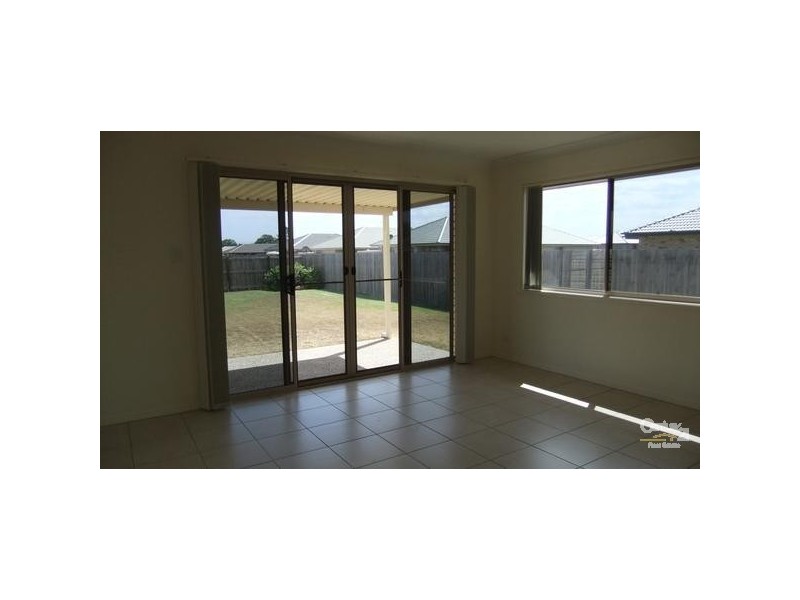 8 Williams Street, Lowood QLD 4311